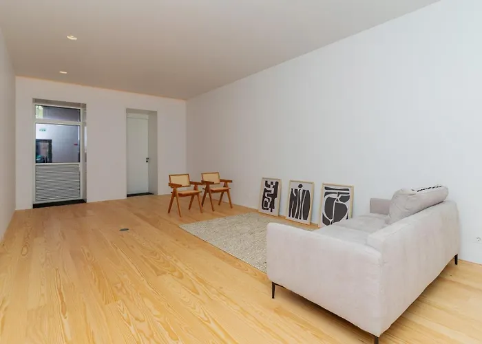 Modern With Private Balcony In The Center