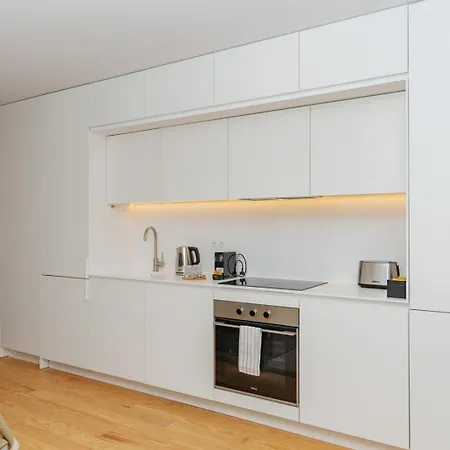 Modern With Private Balcony In The Center Apartment