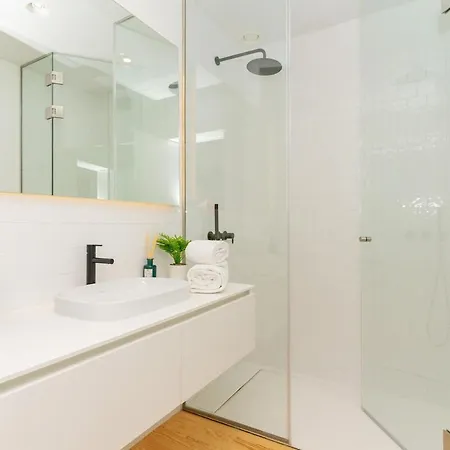 Modern With Private Balcony In The Center Porto