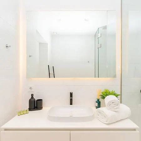 Modern With Private Balcony In The Center * Porto