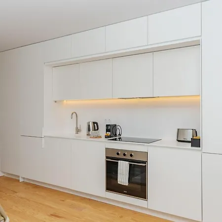 Modern With Private Balcony In The Center *