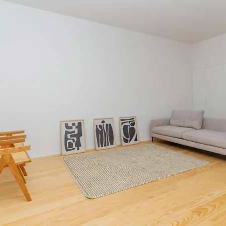 Modern With Private Balcony In The Center Porto