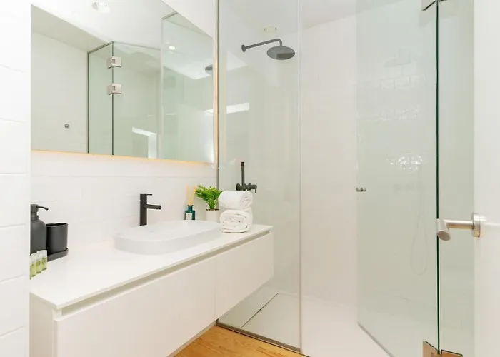 Modern With Private Balcony In The Center Porto