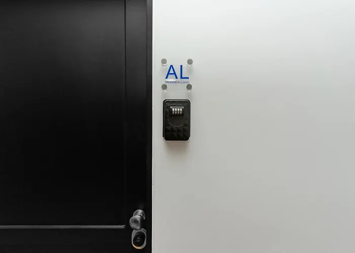 Modern With Private Balcony In The Center * بورتو