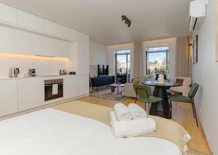 Modern With Private Balcony In The Center شقة