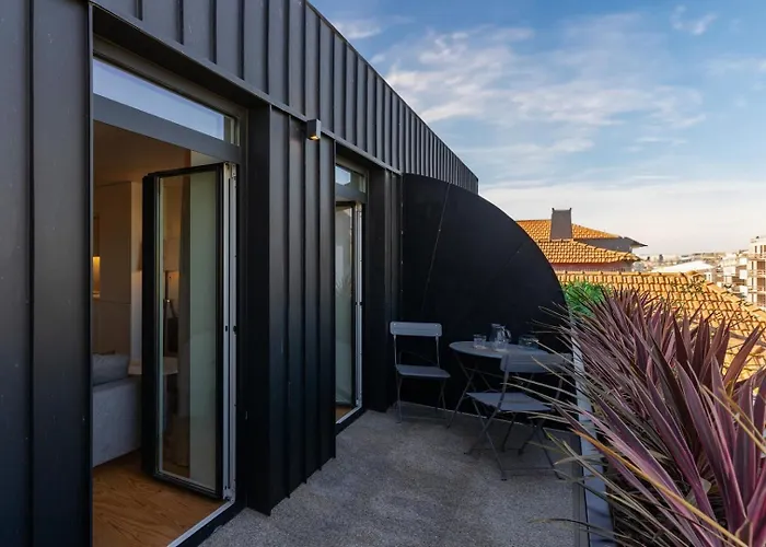 Modern With Private Balcony In The Center بورتو