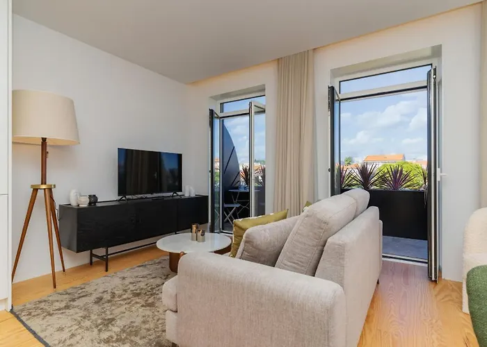 Modern With Private Balcony In The Center *