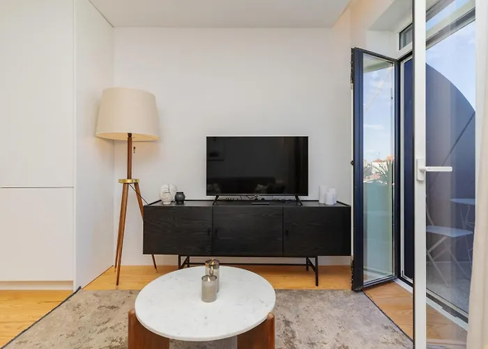 Modern With Private Balcony In The Center بورتو