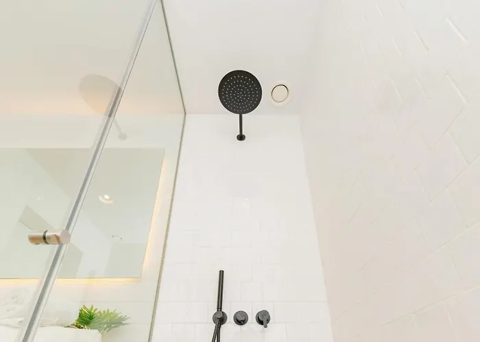 Modern With Private Balcony In The Center