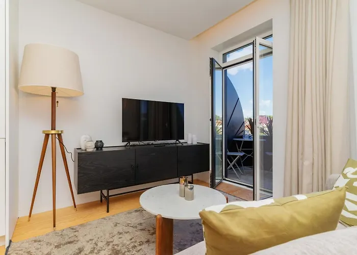 Modern With Private Balcony In The Center Apartment