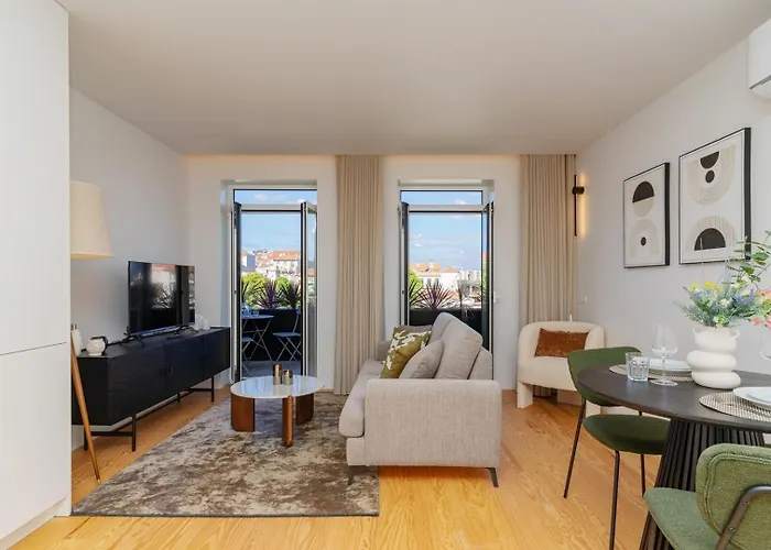 Modern With Private Balcony In The Center شقة *