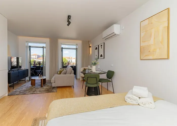 Modern With Private Balcony In The Center شقة بورتو