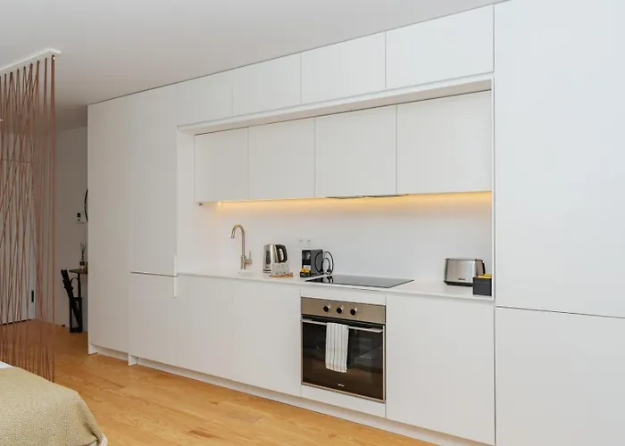 Modern With Private Balcony In The Center Apartment