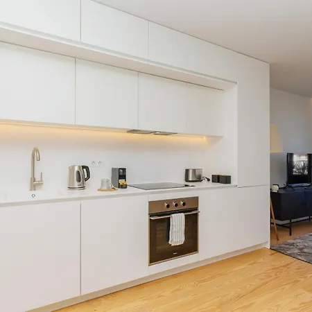 Modern With Private Balcony In The Center * Oporto