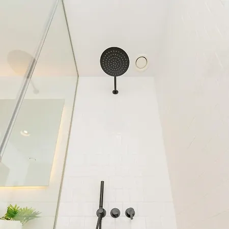 Modern With Private Balcony In The Center