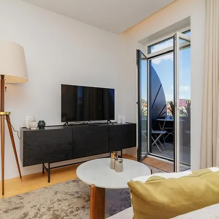 Modern With Private Balcony In The Center 아파트