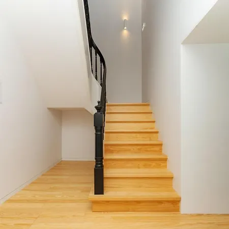 Modern With Private Balcony In The Center