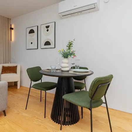 Appartement Modern With Private Balcony In The Center *