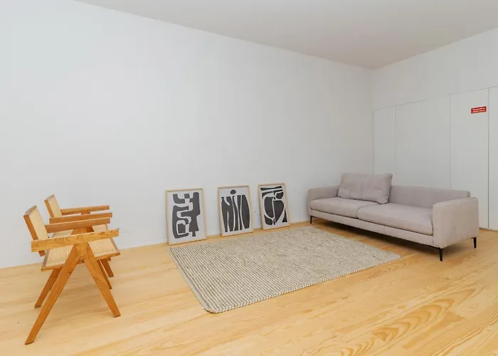 Modern With Private Balcony In The Center *